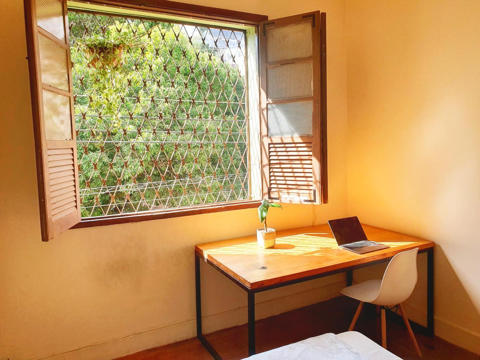 Quarto Casal Com Janela Casa Caramel Belo Horizonte Exteriér fotografie